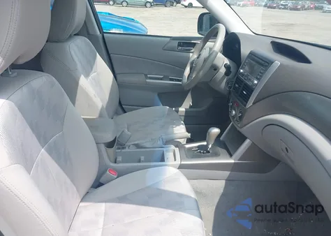 2010 Subaru Forester 2.5X Premium z USA, uszkodzony, nr VIN JF2SH6CC8AH736599